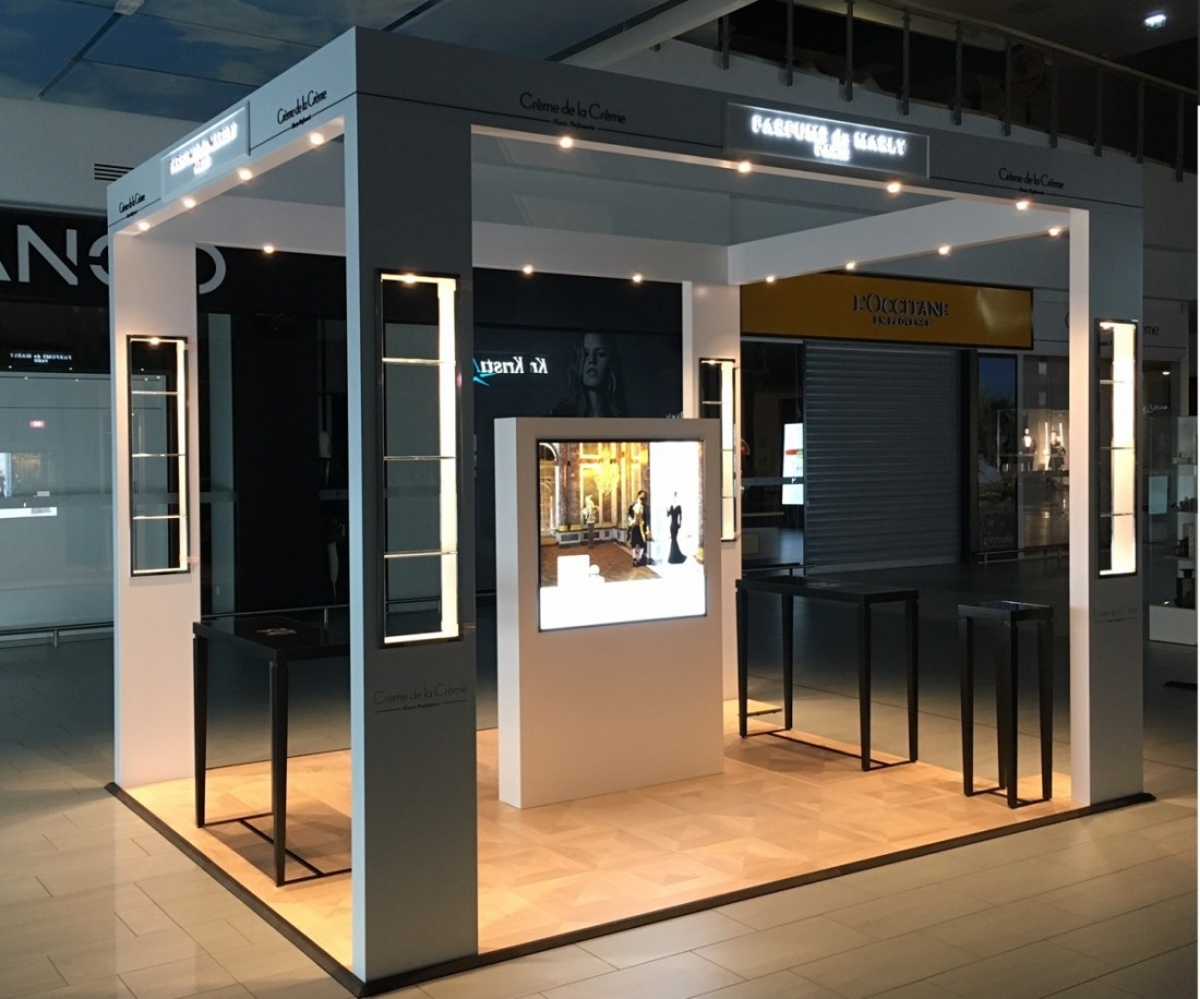 Perfume advertising booth